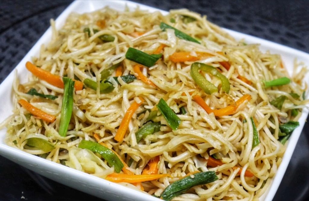 veg hakka noodles