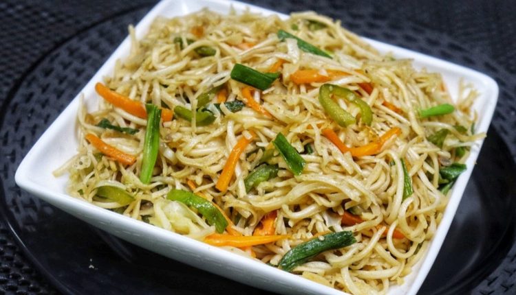 veg hakka noodles